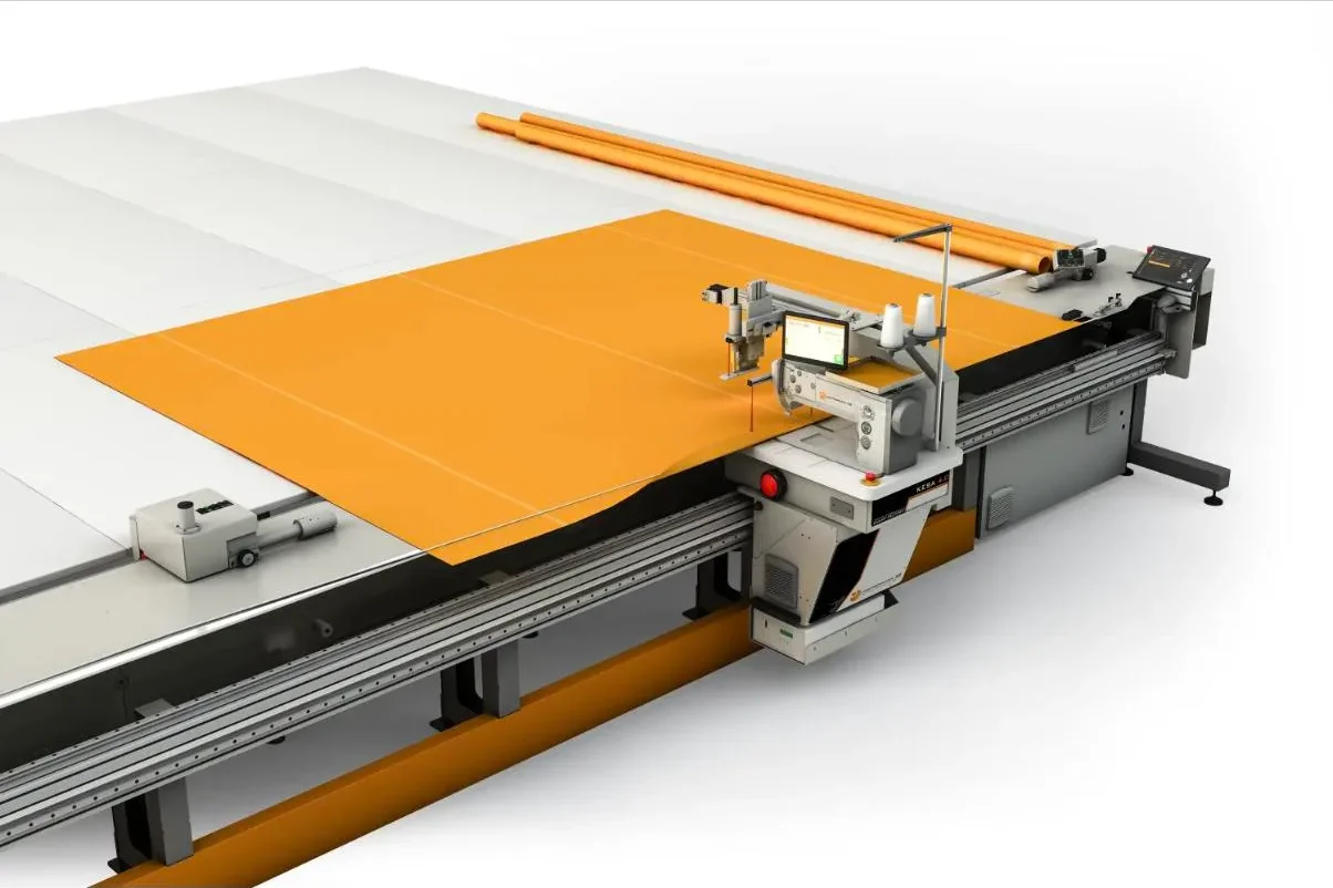 Jentschmann Kesa 4.0 — Costura de orlas com alimentador de debrum