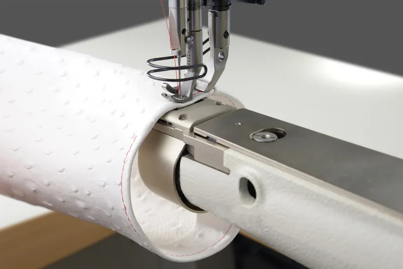 Cylinder bed machine sewing a tubular piece