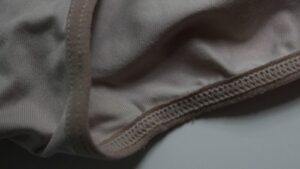 Costura em malha fina com agulha Groz-Beckert SAN 10 XS